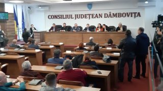 „Prim�riile risc� s� intre �n faliment”